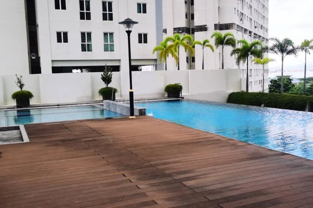A Loft With Kitchen + Full-Condo Facilities. George Town Apartment